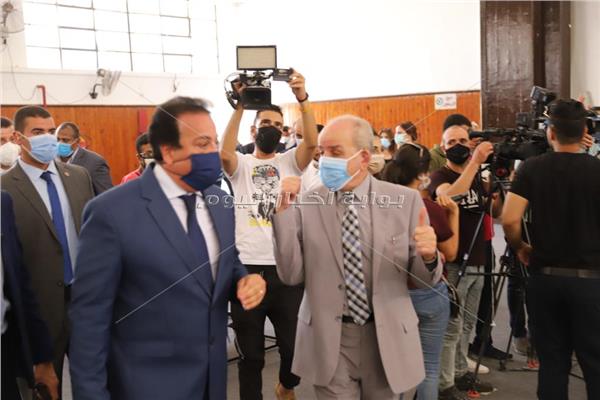 وزير التعليم العالي يتفقد مكتب التنسيق الرئيسي بجامعة عين شمس