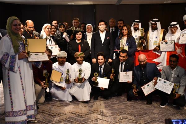 وزير الشباب يُكرم الفائزين بجائزة التميز للشباب العربي