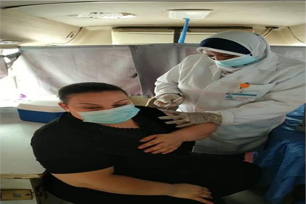 الفرق المتنقلة تواصل عملها للتطعيم المواطنين ومركز الشيخ زايد للمسافرين للخارج بالإسماعيلية 