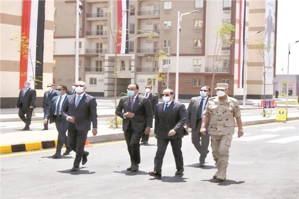 الرئيس السيسى خلال جولته أمس بمدينة بدر