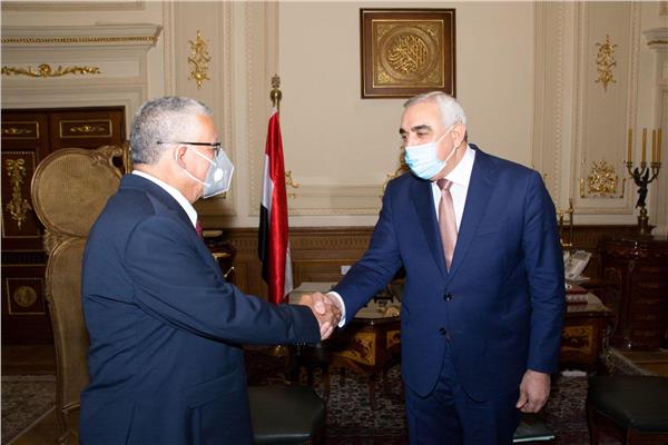 سفير  العراق في القاهرة يلتقي رئيس مجلس النواب 
