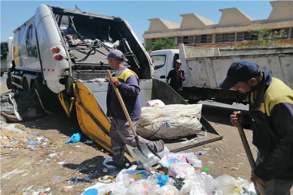 حملات مكثفة لمكافحة ظاهرة نبش القمامة باحياء الاسكندرية
