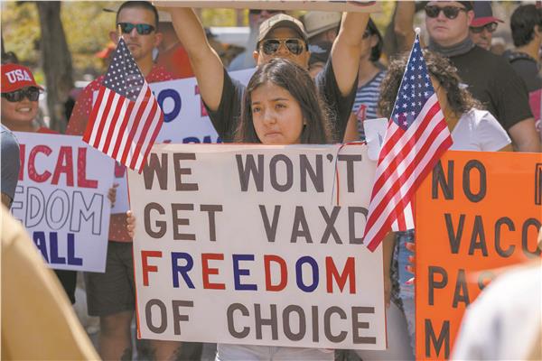 احتجاجات مناهضة للتطعيم فى لوس انجلوس بالولايات المتحدة الأمريكية
