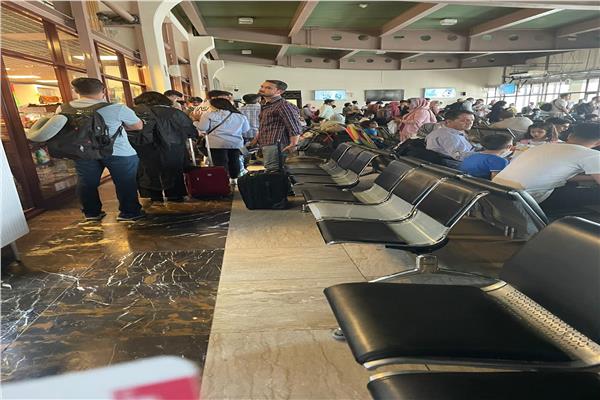 مطار كابول وسط حالة من تزاحم المسافرين