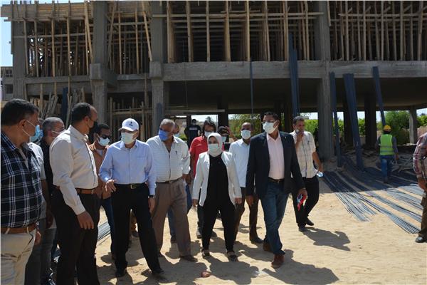 محافظ المنيا يتابع نسب تنفيذ مشروعات المبادرة الرئاسية