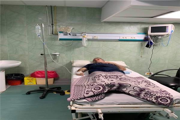 الإعلامي توفيق عكاشة خلال تواجده في المستشفى