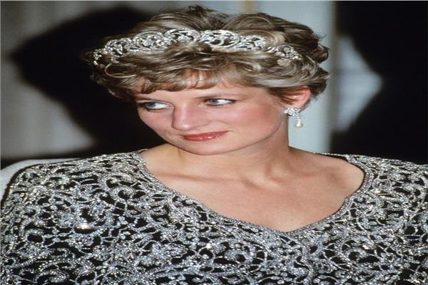 الكشف عن سر ثبات التاج الملكي على شعر الأميرة ديانا | صور