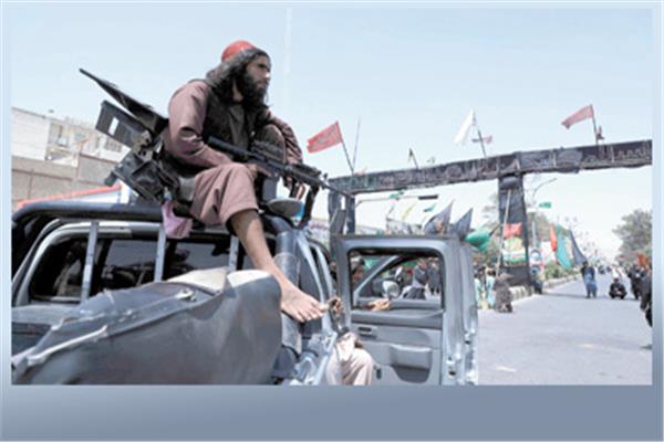 أحد عناصر طالبان فى العاصمة كابول  --  «صورة من أ.ف.ب»