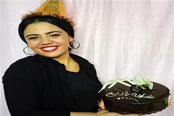 «شايلة تاريخ».. أغرب تورتة عيد ميلاد من أم لابنتها رغم ملحق الثانوية