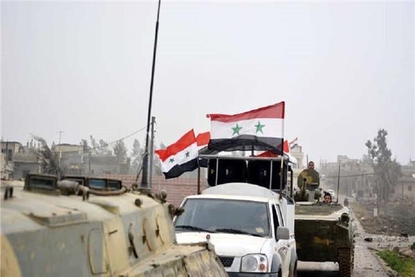 الجيش السوري يكثف تواجده في محيط درعا مع استقدام تعزيزات عسكرية