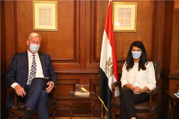 الدكتورة رانيا المشاط، وزيرة التعاون الدولي،مع السفير الهولندي بالقاهرة