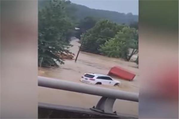 فيضانات تغمر مدينة أمريكية - صورة من الفيديو