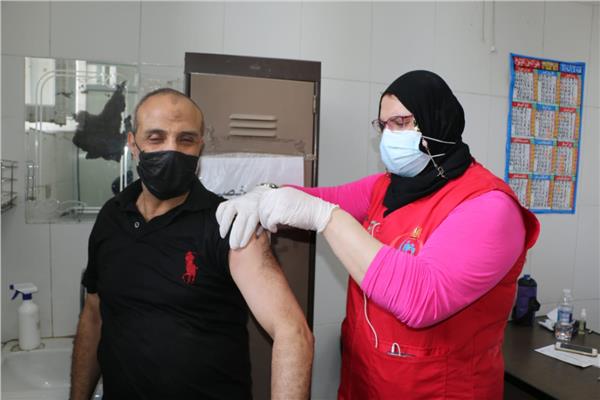 تطعيم المواطنين ضد كورونا