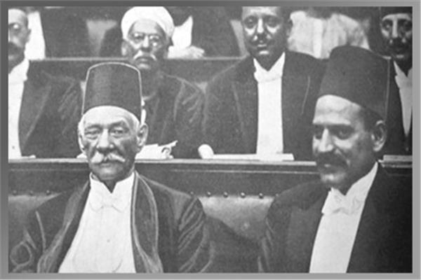 سعد باشا زغلول وخليفته مصطفى باشا النحاس فى البرلمان