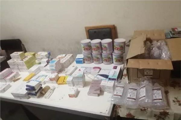 ضبط أدوية محظور تداولها وألبان مدعمة في محال لبيع المستلزمات الطبية في بني سويف