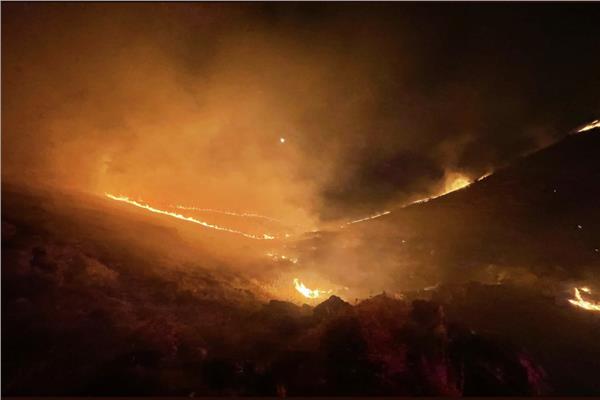 حريق هائل على الحدود اللبنانية السورية    