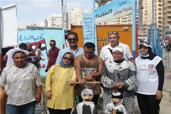 محافظ الاسكندرية يوجه بتوفير الوسائل الترفيهية على الشواطئ لذوي الهمم  
