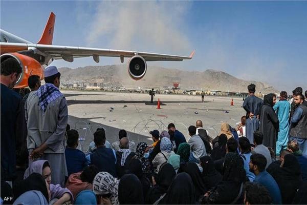 الأفغان في محيط مطار كابول - صورة أرشيفية