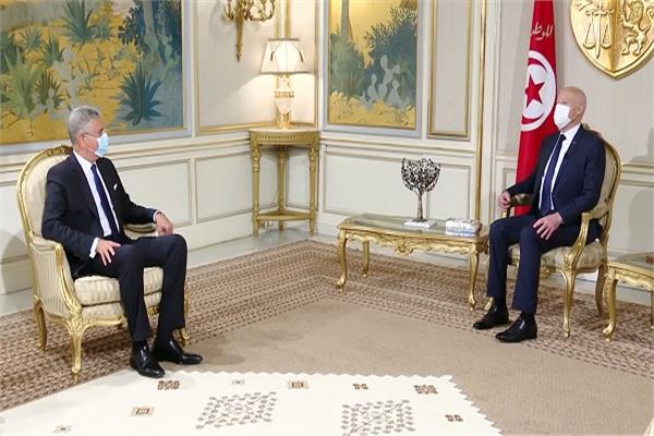 الرئيس التونسي قيس سعيد خلال لقاءه مع فريد بلحاج نائب رئيس مجموعة البنك الدولي 