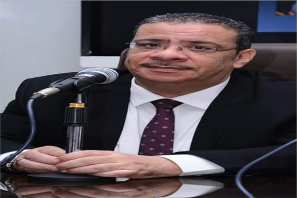 رئيس جامعة قناة السويس  الدكتور أحمد زكي 