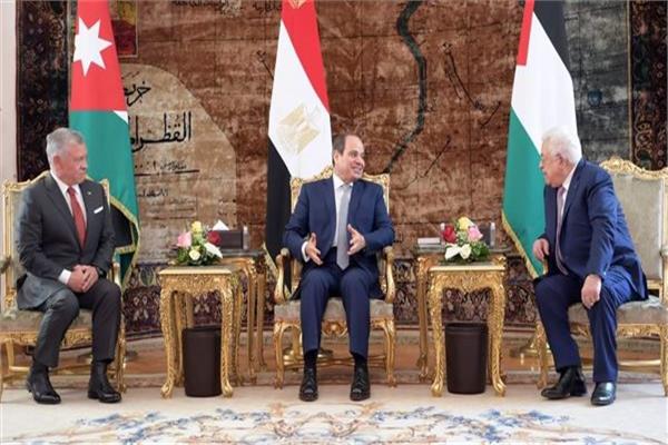 الرئيس السيسي والعاهل الأردني والرئيس الفلسطيني