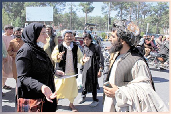 نساء أفغانستان يتظاهرن فى احتجاج نادر للمطالبة بحقوق بناتهن فى التعليم