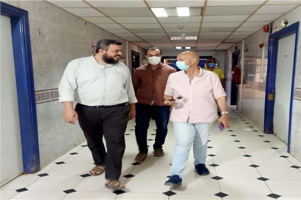 وكيل وزارة الصحة بالشرقية يتفقد مستشفي ديرب نجم