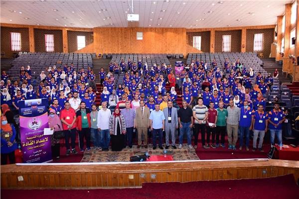 انطلاق المعسكر التدريبي لإعداد القادة بمشاركة ١٩٠ طالب وطالبة بجامعة سوهاج 