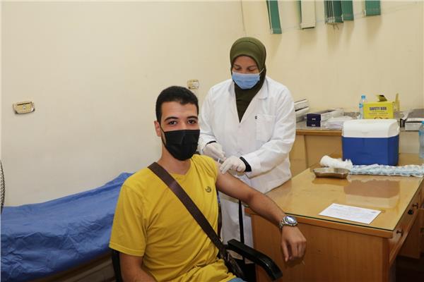   جامعة المنصورة  تواصل تطعيم طلابها