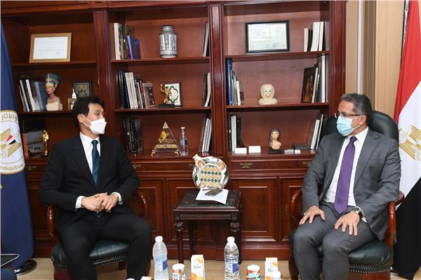 الدكتور خالد العناني يلتقي  سفير كوريا الجنوبية بالقاهرة
