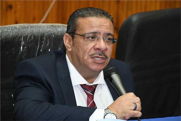 الدكتور أحمد زكي رئيس جامعة قناة السويس