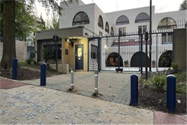 عشرات الملاعق أمام السفارة الاسرائيلية بواشنطن