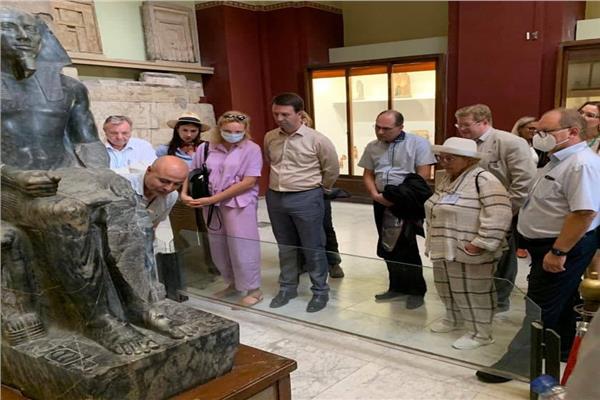 المعهد المتحد للعلوم النووية بروسيا يزور المتحف المصري بالتحرير 