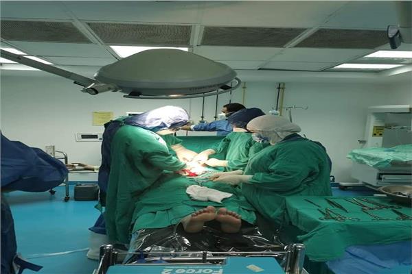 ولادة قيصرية لسيدة يشتبه اصابتها بفيروس كورونا بمستشفي دمياط العام 
