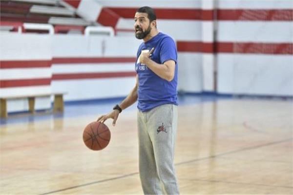 ياسر عبد الوهاب المدرب العام للفريق الأول لكرة السلة بنادي الزمالك