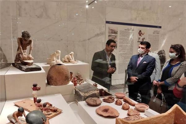 الدكتور سالم بن محمد المالك في متحف الحضارة 