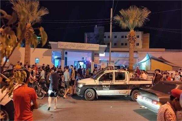 نقل المصابين لمستشفى الجهوي "الحاج علي صوة" بقصر هلال 