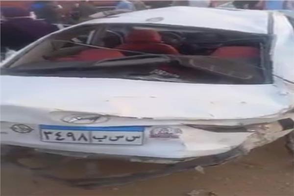  حادث انقلاب سيارة بطريق "السويس_ القاهرة"