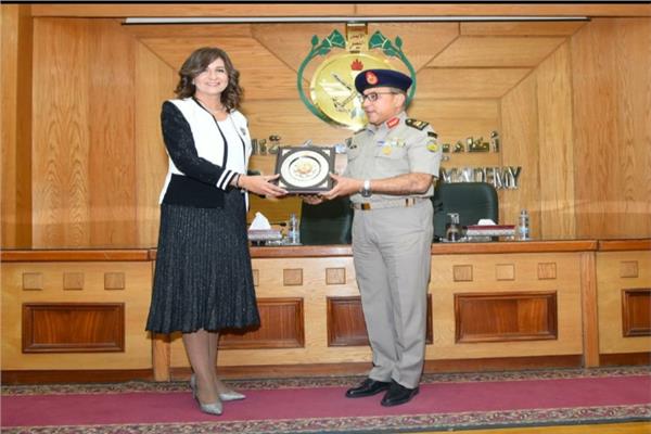 وزيرة الهجرة تلتقي دارسي درجة الزمالة بكليتي الدفاع الوطني والحرب العليا