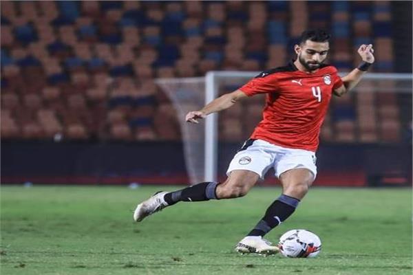 عمرو السولية لاعب خط وسط المنتخب الوطني الأول لكرة القدم