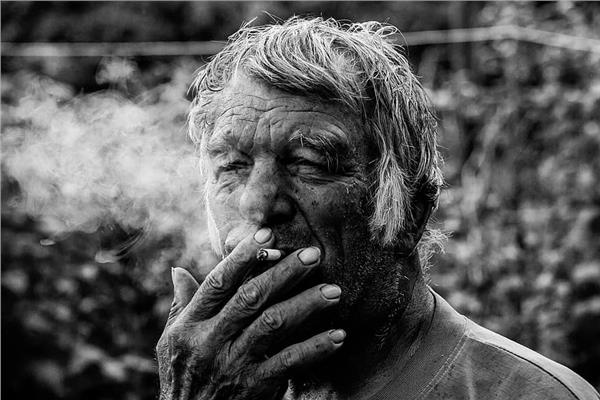  التدخين بين المسنين
