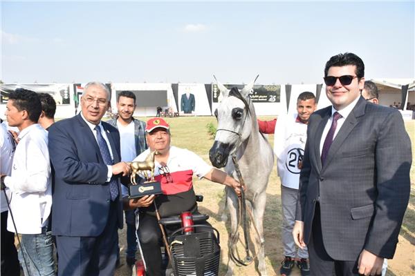 توزيع الجوائز على الفائزين فى مسابقة جمال الخيول العربية بمهرجان الشرقية