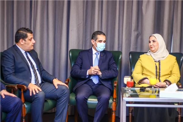 الوزيرة نفين القباج وزيرة التضامن الاجتماعي ومحافظ الغربية الدكتور طارق رحمي