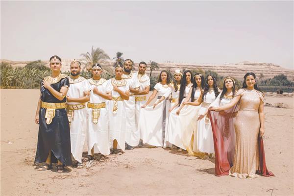 طلاب المنيا يوثقون موكب المومياوات الملكية