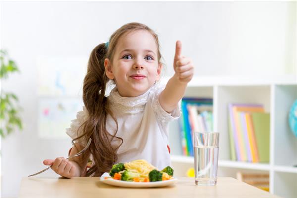  أطعمة مغذية لطفلك أثناء المذاكرة