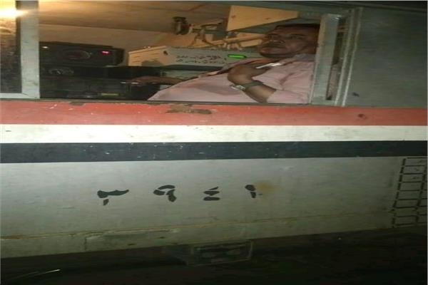 إصابة قائد قطار رشقه الأطفال بالحجارة في أسوان 