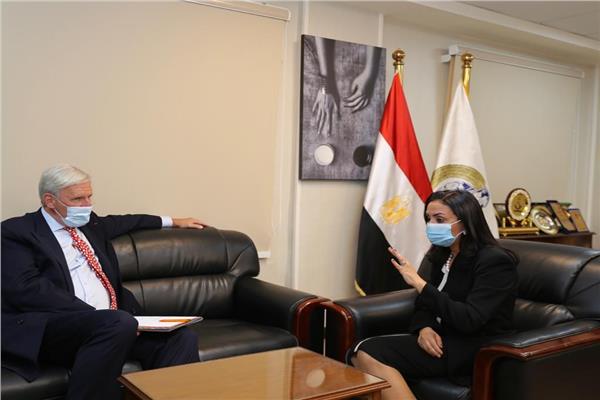 الدكتورة مايا مرسي تستقبل سفير هولندا بالقاهرة 
