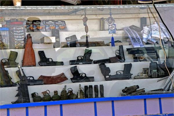 الاسلحة الامريكية في متاجر السلاح الافغانية