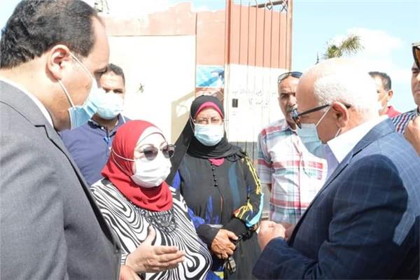 محافظ بورسعيد يتابع استعدادت مدرسة أشتوم الجميل لاستقبال العام الدراسي الجديد