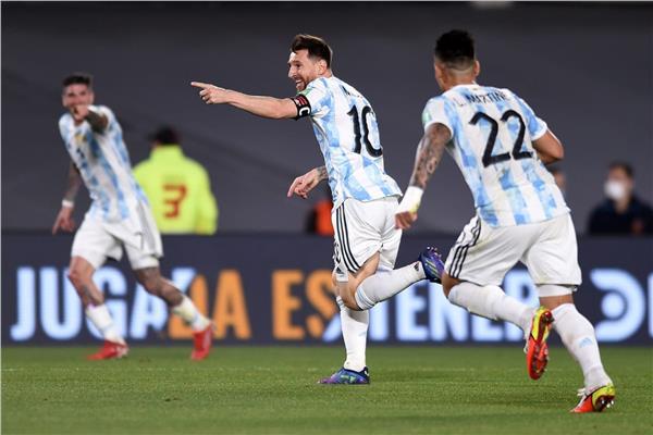 فوز الأرجنتين بثلاثية على أوروجواي